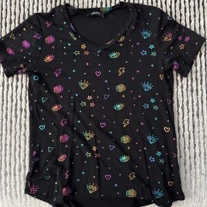 Terez-GIRL'S SHORT SLEEVE SIGNATURE V-NECK TEE-Black/Metallic Print-SIZE SM